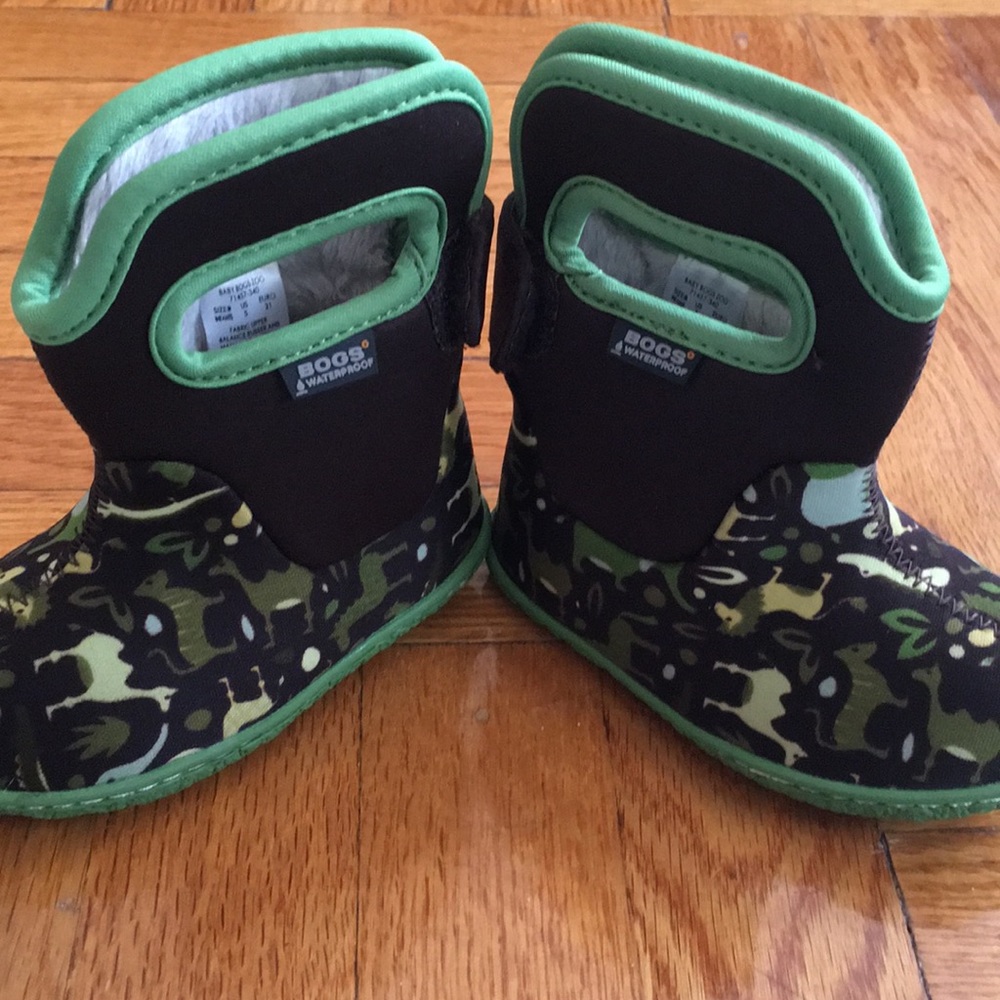 EUC size 5 Bogs